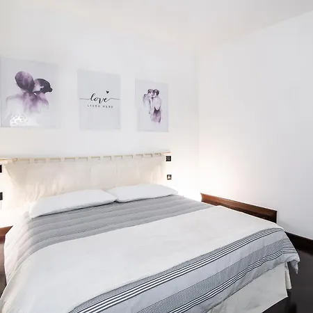 Lovelyhomes Riviera Apartman